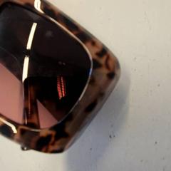 İLost kullanarak GVB tarafından bildirildiği gibi Güneş gözlüğü