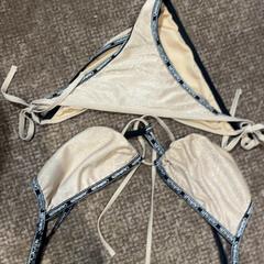 Bikiny, jak nahlášeno Van der Valk Hotel Apeldoorn - De Cantharel pomocí iLost