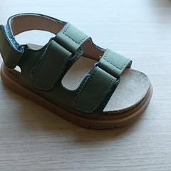 Kleding - kindersandaal, som rapportert av Centraal magazijn ved bruk av iLost