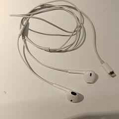 Earphones, como reportado por IKEA Groningen utilizando o iLost