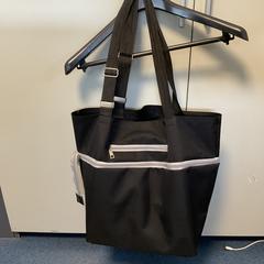 Bag Zwart, som rapportert av Breng Arnhem ved bruk av iLost