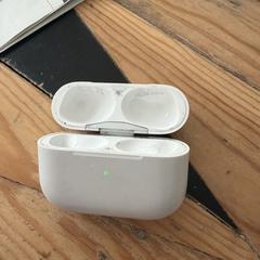 Airpod case، كما تم الإبلاغ عنه عبر iLost