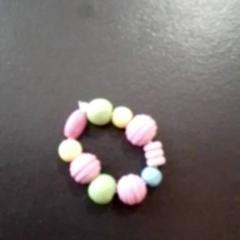Bracelet Roze geel groen blauw, as reported by Apenheul using iLost