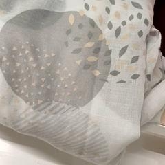 높은 칼라 Gris à motif, iLost를 사용하여 IKEA Strasbourg에 보고됨