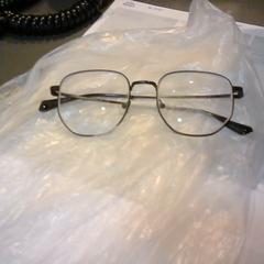 Okulary, zgłoszono przez SnowWorld Landgraaf przy użyciu iLost