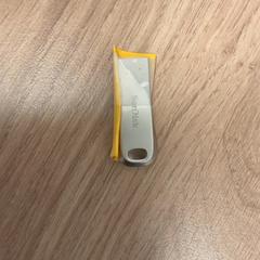 Usb-stick, zoals gemeld door MEININGER Hotel Amsterdam Amstel met iLost