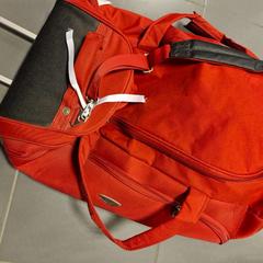 Kufr rood, jak nahlášeno Regio Oost-Vlaanderen pomocí iLost