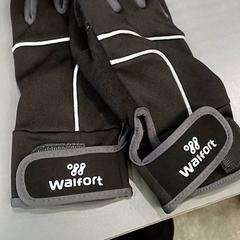 Handschuhe, gemeldet von Qbuzz GD Groningen HS über iLost