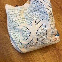 Väska, rapporterat av 909 Festival med iLost