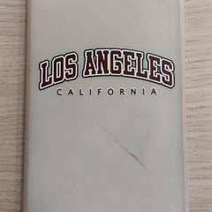 Okostelefon - Beige Los Angeles Apple, amint azt Centraal magazijn az iLost segítségével jelentette.