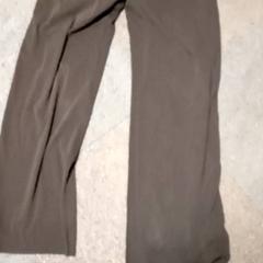 Pantalóns, segundo informou Mövenpick Hotel Amsterdam City Centre usando iLost