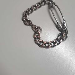 Bracelet, zoals gemeld door The Tire Station Hotel met iLost