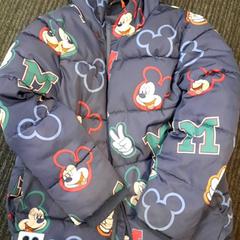 Kinderjacke Blauw rood groen, gemeldet von Connexxion Zeeuws-Vlaanderen über iLost