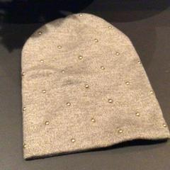 القبعة، كما تم الإبلاغ عنه بواسطة Van der Valk Hotel Amsterdam Zuidas عبر iLost