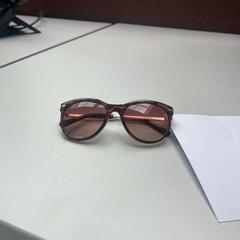 Gafas de sol, ha sido reportado por Gebo Tours con iLost