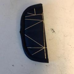 علبة نظارات، كما تم الإبلاغ عنه بواسطة Artis عبر iLost