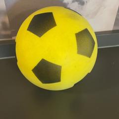Boll Yellow, rapporterat av MEININGER Hotel Dresden Zentrum med iLost