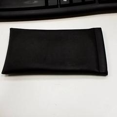 Puzdro na okuliare s okuliarmi, ako bolo nahlásené ilévia pomocou iLost