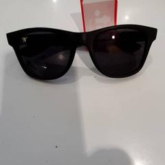 Sunglasses Nozem, as reported by Zwarte Cross (Gemeentehuis) using iLost