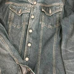 Jeansjacke blauw, gemeldet von Rotterdam The Hague Airport über iLost