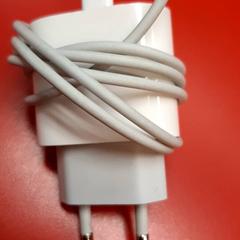 Telefoonoplader, come riportato da UvA REC utilizzando iLost