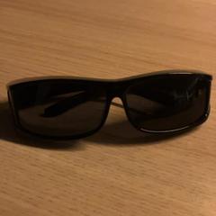 Gafas de sol, segundo informou Pathé Zaandam usando iLost