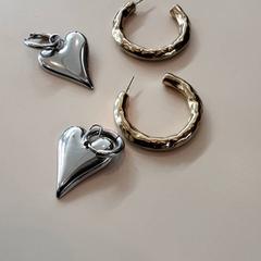 피어싱 Goud en zilverkleurig, iLost를 사용하여 LUMC에 보고됨