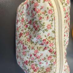 Makeup bag Bloemetjes, as reported by Gebo Tours using iLost