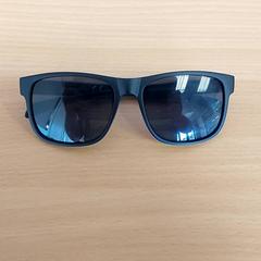 Gafas Zonnebril, ha sido reportado por Centraal magazijn con iLost