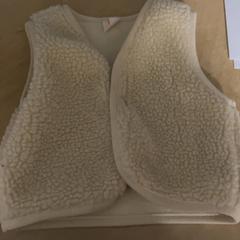 Baby cardigan, som rapportert av Pathé Utrecht Leidsche Rijn ved bruk av iLost