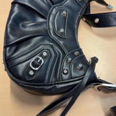 Bolso de dama, segundo informou RET usando iLost