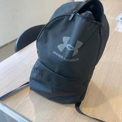 バックパック Under Armour がiLostで Van Heugten Tours によって報告されました