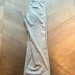 Calças de ganga, como reportado por Hotel Apeldoorn utilizando o iLost