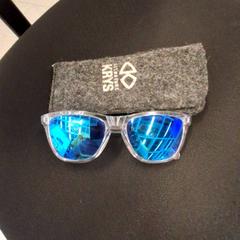 Lunettes de soleil transparente/bleue, segons ha informat IKEA Marseille La Valentine mitjançant iLost
