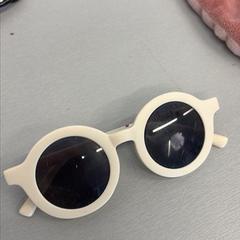 Gafas de sol, segundo informou IKEA Sørlandet usando iLost