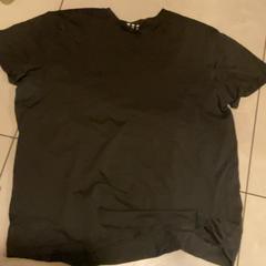 Camisa t-shi, segons ha informat MEININGER Hotel Marseille Centre la Joliette mitjançant iLost