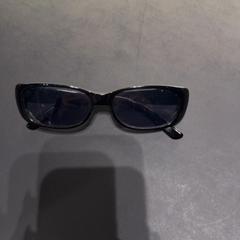 Gafas de sol, ha sido reportado por Van der Valk Hotel Houten con iLost