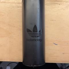Ampolla Adidas balenciaga, segons ha informat Pathé Utrecht Leidsche Rijn mitjançant iLost