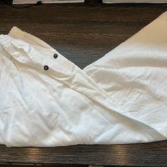 Oblečení White Pant, jak nahlášeno WestCord Hotel Eindhoven pomocí iLost