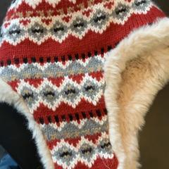 Čepice Christmas, jak nahlášeno MEININGER Hotel Berlin Central Station pomocí iLost