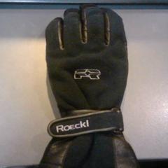 Guantes, ha sido reportado por SnowWorld Landgraaf con iLost