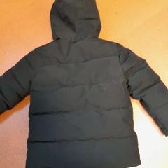 Blouson noir, a été signalé par TCL utilisant iLost
