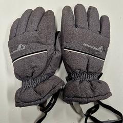 Children's gloves Grijs, as reported by IKEA Amersfoort using iLost