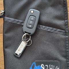 Autosleutel Renault + zwart mapje, as reported to iLost