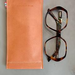 Portaocchiali con occhiali Cuir marron, come riportato da IKEA Nantes utilizzando iLost