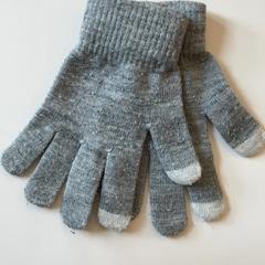 Rukavice grau, jak nahlášeno Schönbrunn "Group Center" pomocí iLost