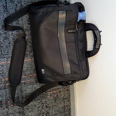 حقيبة كمبيوتر محمول Viljoen، كما تم الإبلاغ عنه بواسطة Connexxion Haarlem IJmond عبر iLost