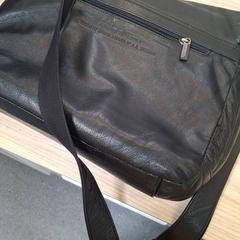 バッグ Noir がiLostで IKEA Villiers-sur-Marne によって報告されました