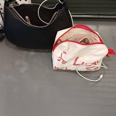 かばん zwart がiLostで Qbuzz GD Groningen HS によって報告されました