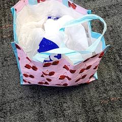 가방 , met lunch (wordt einde dag 17-03 weggegooid), iLost를 사용하여 Connexxion Haarlem AML에 보고됨